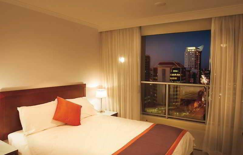 Oaks Brisbane Lexicon Suites Zimmer foto